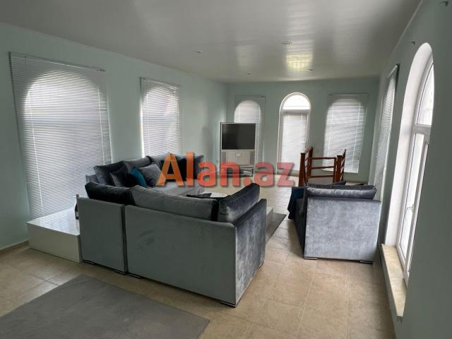 Hövsanda dənizə çox yaxın 3 mərtəbəli villa satılır.