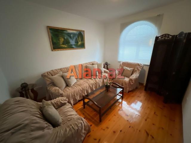 Hövsanda dənizə çox yaxın 3 mərtəbəli villa satılır.