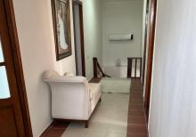 Hövsanda dənizə çox yaxın 3 mərtəbəli villa satılır.