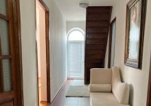 Hövsanda dənizə çox yaxın 3 mərtəbəli villa satılır.