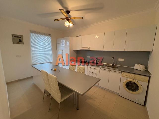 Hövsanda dənizə çox yaxın 3 mərtəbəli villa satılır.