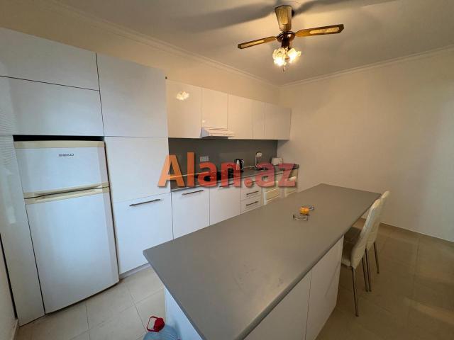 Hövsanda dənizə çox yaxın 3 mərtəbəli villa satılır.