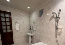 Hövsanda dənizə çox yaxın 3 mərtəbəli villa satılır.