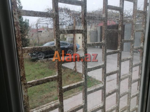 Buzovnada həyət evi satılır