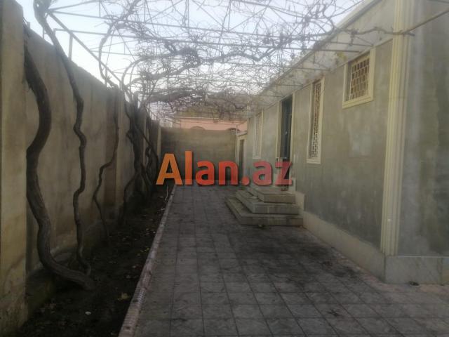 Buzovnada həyət evi satılır