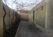 Buzovnada həyət evi satılır