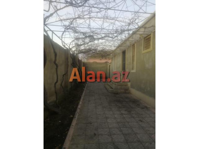 Buzovnada həyət evi satılır