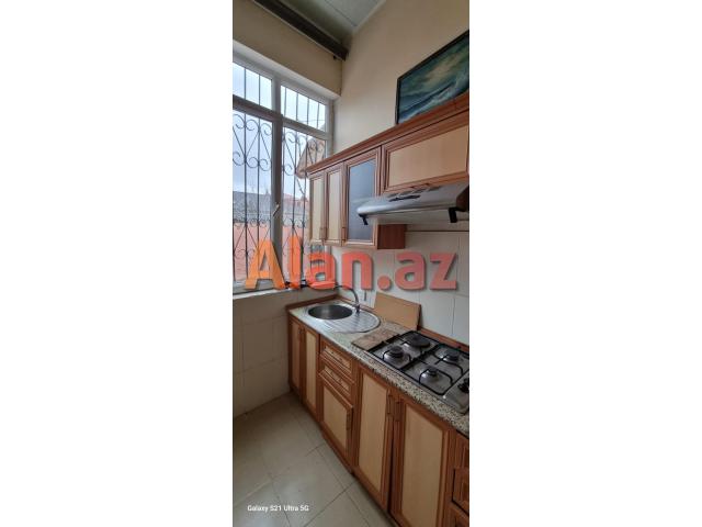 Buzovnada həyət evi satılır