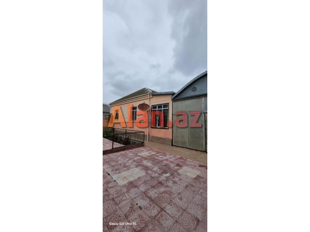 Buzovnada həyət evi satılır