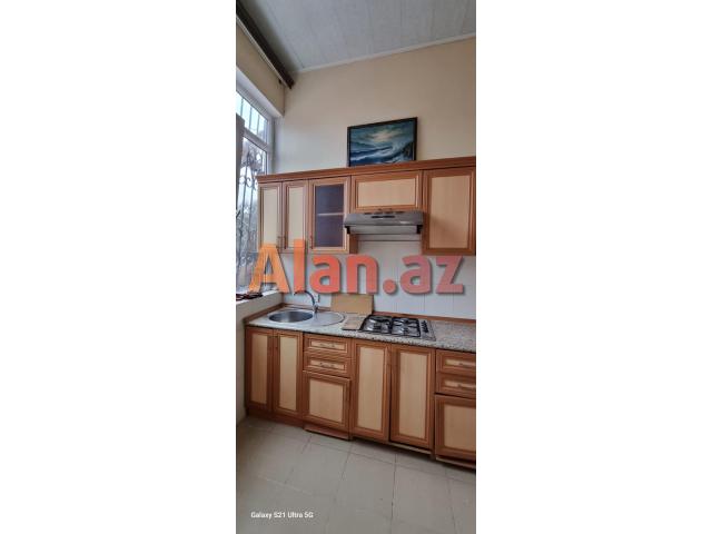 Buzovnada həyət evi satılır