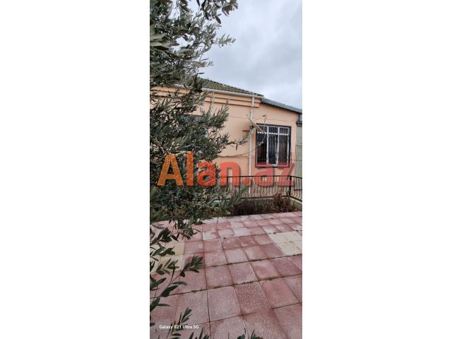 Buzovnada həyət evi satılır