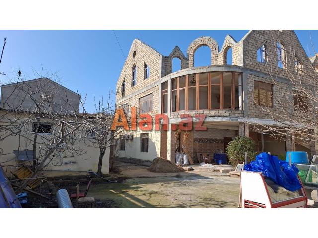 Buzovnada bağ evi satılır