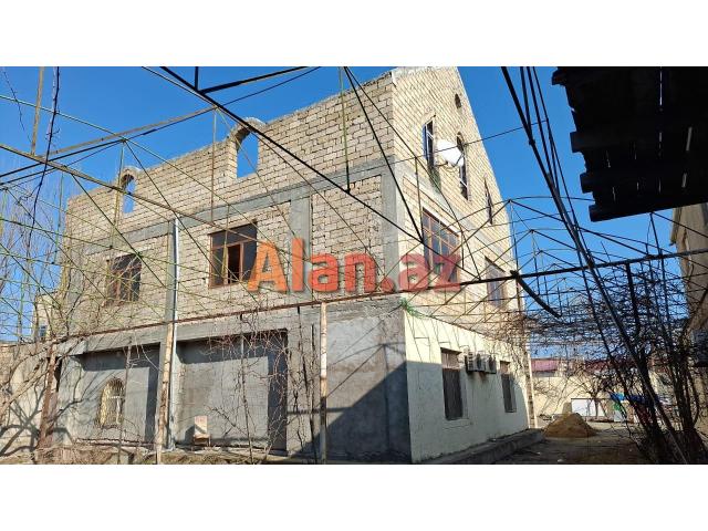 Buzovnada bağ evi satılır