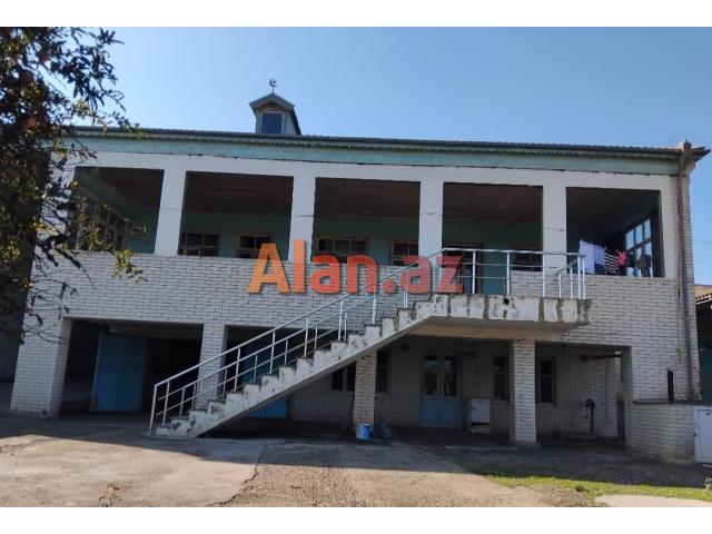 Mərdəkan-Zaqulba yolunda torpaq sahəsi