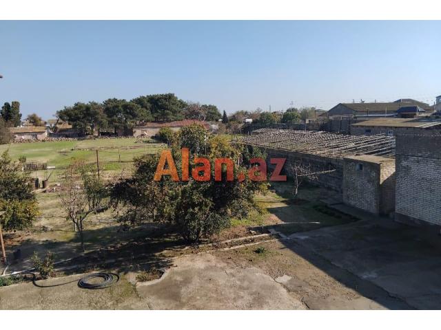 Mərdəkan-Zaqulba yolunda torpaq sahəsi