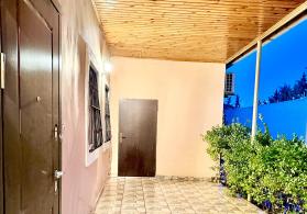 Buzovna-Maştağa yolunda həyət evi satılır