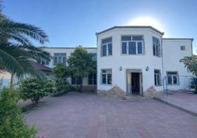 Buzovnada həyət evi satılır