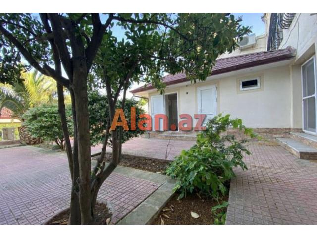 Buzovnada həyət evi satılır