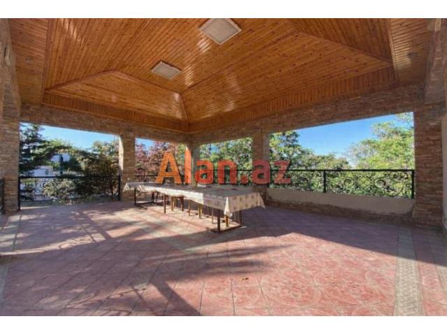 Buzovnada həyət evi satılır