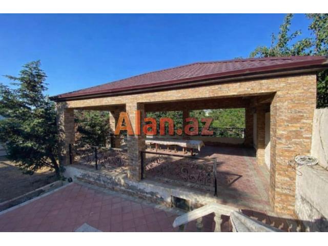 Buzovnada həyət evi satılır