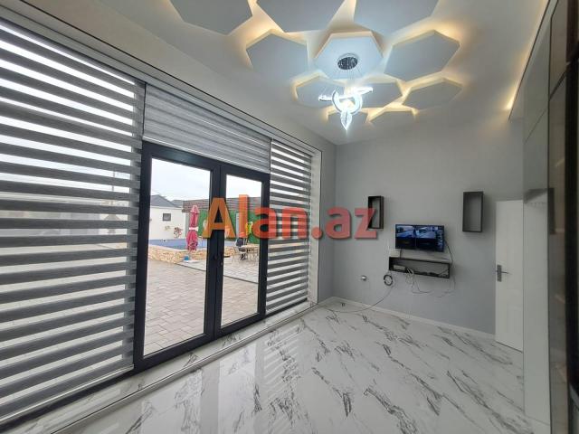 Mərdəkanda  bağ evi satılır