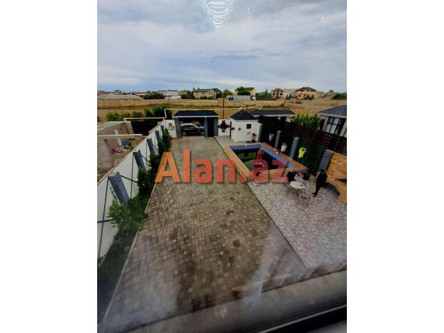 Mərdəkanda  bağ evi satılır