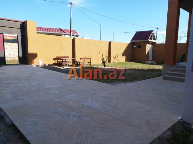 Buzovnada həyət evi satılır