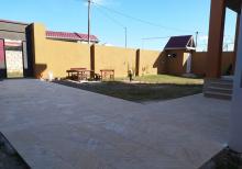 Buzovnada həyət evi satılır