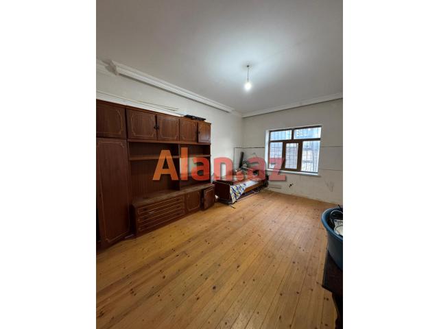 Buzovnada həyət evi satılır