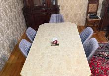 Masa dəsti satılır.