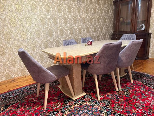 Masa dəsti satılır.