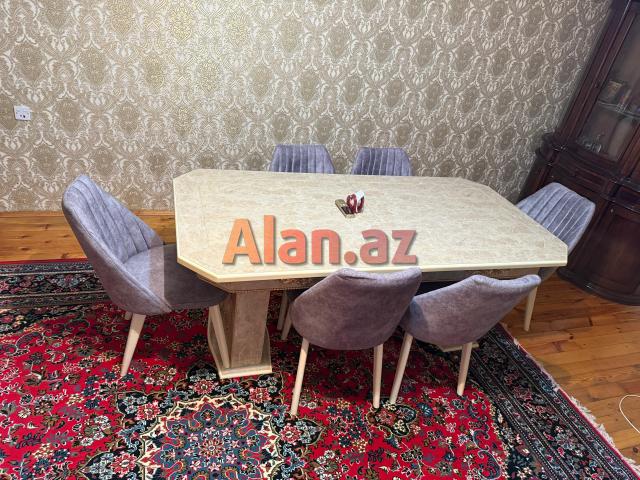 Masa dəsti satılır.