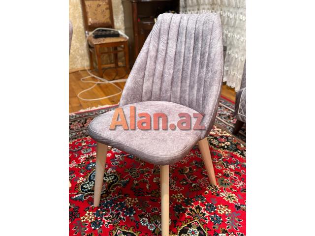 Masa dəsti satılır.