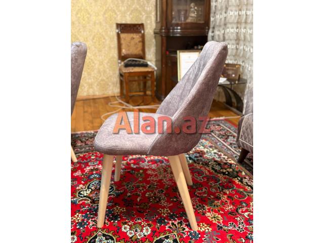 Masa dəsti satılır.