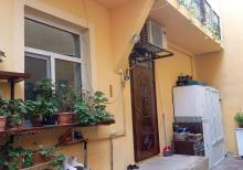 4 otaq heyet evi satllr iki mertebe