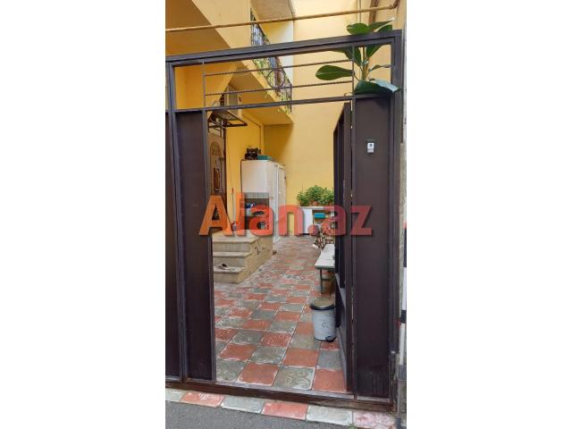 4 otaq heyet evi satllr iki mertebe