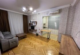 Köhnə Günəşlidə Lelinqrad proyektli 3  otaqlı mənzil