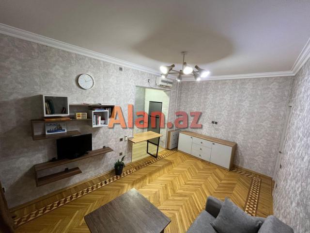 Köhnə Günəşlidə Lelinqrad proyektli 3  otaqlı mənzil