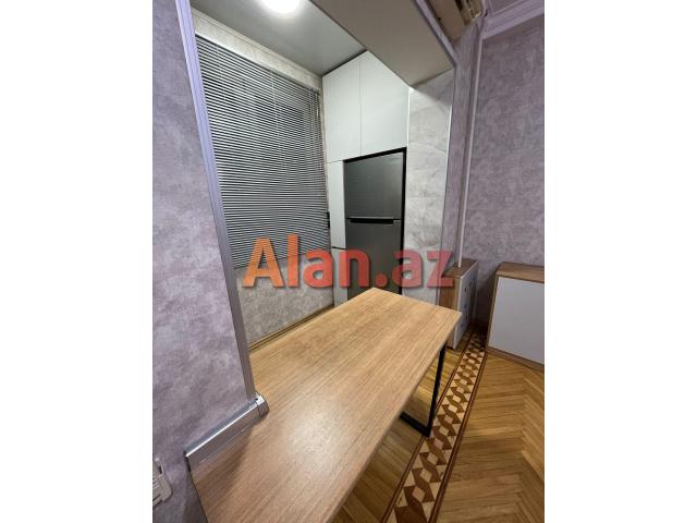 Köhnə Günəşlidə Lelinqrad proyektli 3  otaqlı mənzil