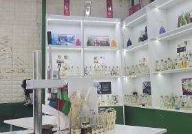 Ətir mağazasına satıcı tələb olunur