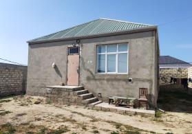 Buzovna-Maştağa yolunda həyət evi satılır