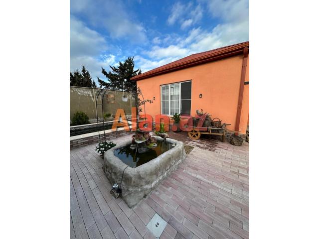 Buzovnada həyət evi satılır