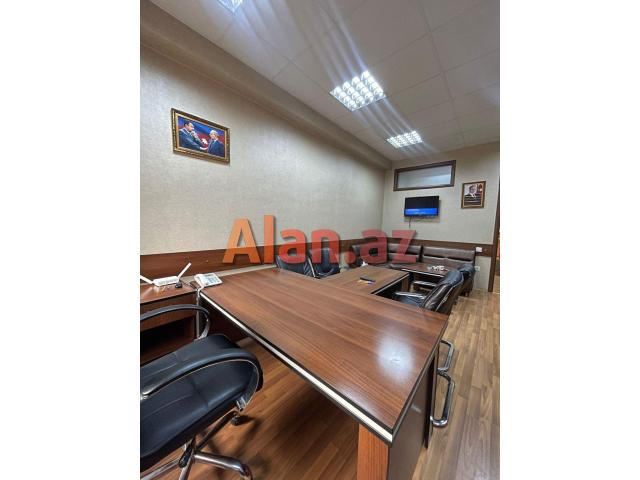 80 kv 3 otaq ofis icarəyə verilir.