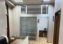 80 kv 3 otaq ofis icarəyə verilir.