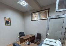 80 kv 3 otaq ofis icarəyə verilir.