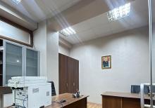 80 kv 3 otaq ofis icarəyə verilir.