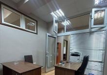 80 kv 3 otaq ofis icarəyə verilir.