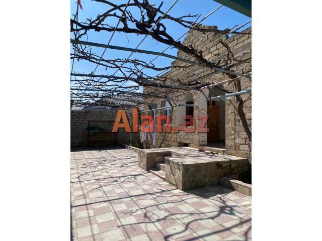 Buzovnada həyət evi satılır