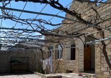 Buzovnada həyət evi satılır