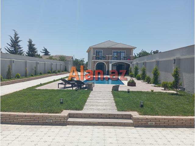 Albalılıqda həyət evi satılır